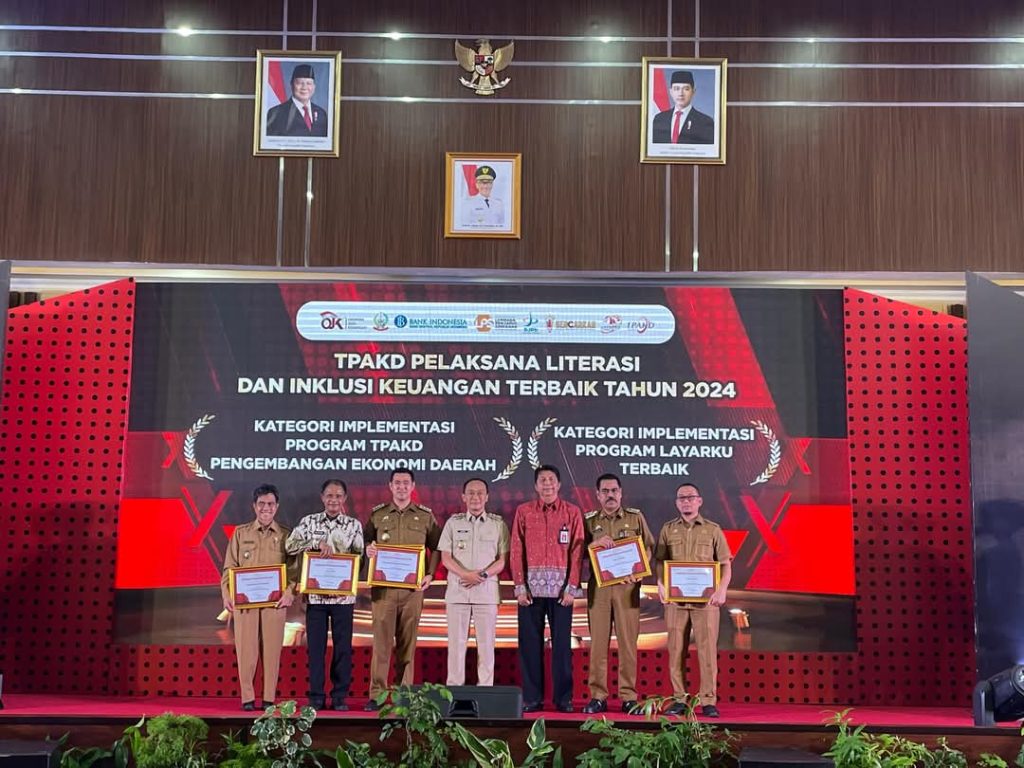Pemda Pinrang Meraih Penghargaan dari TPAKD Provinsi Sulawesi Selatan