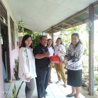 Sambut Hari Guru, Media WBN SULUT Kunjungi SMP Kristen Lolah Tombariri