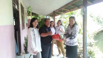 Sambut Hari Guru, Media WBN SULUT Kunjungi SMP Kristen Lolah Tombariri