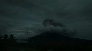 10 Desember Gunung Lewotobi Kembali Erupsi, Warga Dilarang Aktivitas Radius 6Km
