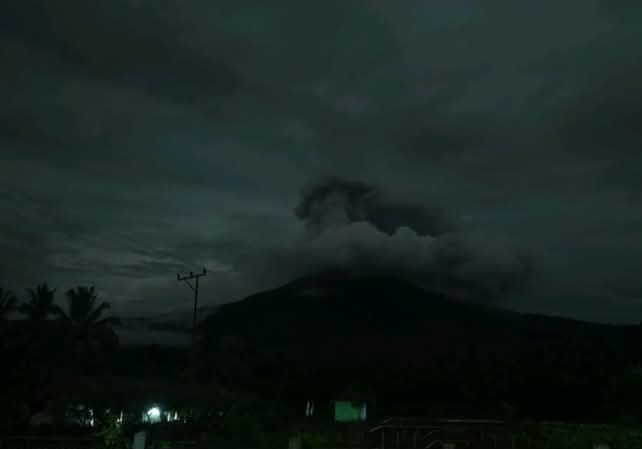 10 Desember Gunung Lewotobi Kembali Erupsi, Warga Dilarang Aktivitas Radius 6Km