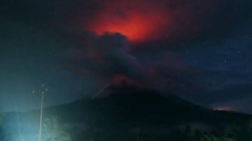20 Desember Gunung Lewotobi Kembali Erupsi, Waspada Potensi Banjir Lahar Hujan