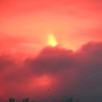 Gunung Ibu Maluku Utara Kembali Erupsi, Tinggi Sinar Api 700m