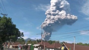 11 Desember Gunung Dukono Maluku Utara Meletus Disertai Abu Vulkanik