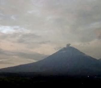 Gunung Semeru Erupsi, 8 Km Sektor Tenggara Dilarang Aktivitas