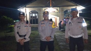 Pastikan Kondusifitas Ibadah Malam Natal 2024, Kapolsek Riung Pimpin Pengamanan