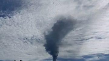 11 Desember Gunung Ibu Maluku Utara Kembali Erupsi, Tinggi Kolom Abu 1000m