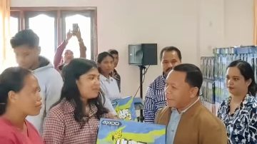 65 Mahasiswa STIPER Flores Bajawa Terima Laptop PIP Aspirasi AHP