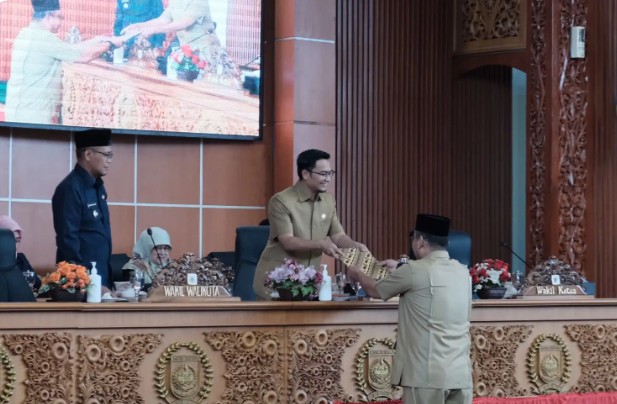 Rapat Paripurna DPRD Kota Depok, Sampaikan Kaleidoskop Kinerja DPRD Tahun 2024 Dan Paparkan Progam Kerja Tahun 2025