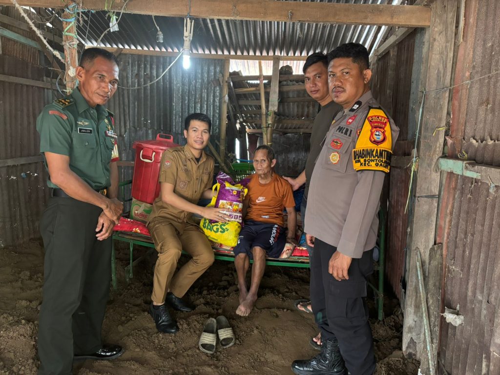 Camat Galesong Utara, Kabupaten Takalar,Turunkan Tim Berikan Bantuan Kepada Daeng Nuru