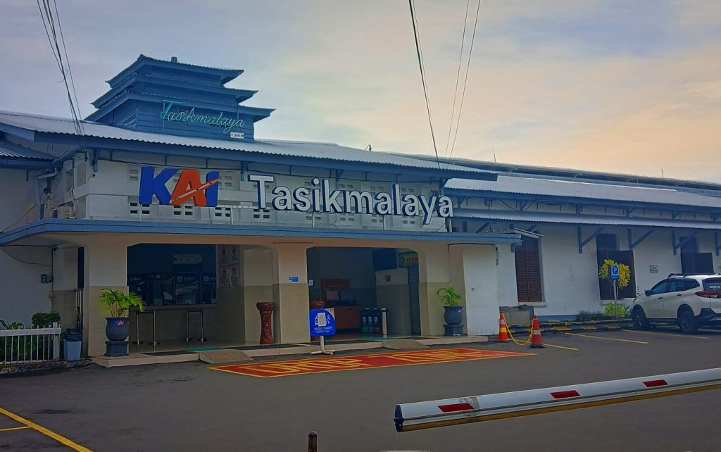 Benarkah Photo Selfi di Stasiun Kota Tasikmalaya Harus mengamtongi Izin