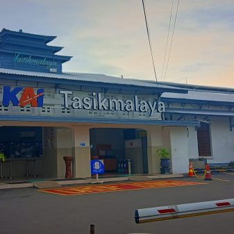 Benarkah Photo Selfi di Stasiun Kota Tasikmalaya Harus mengamtongi Izin