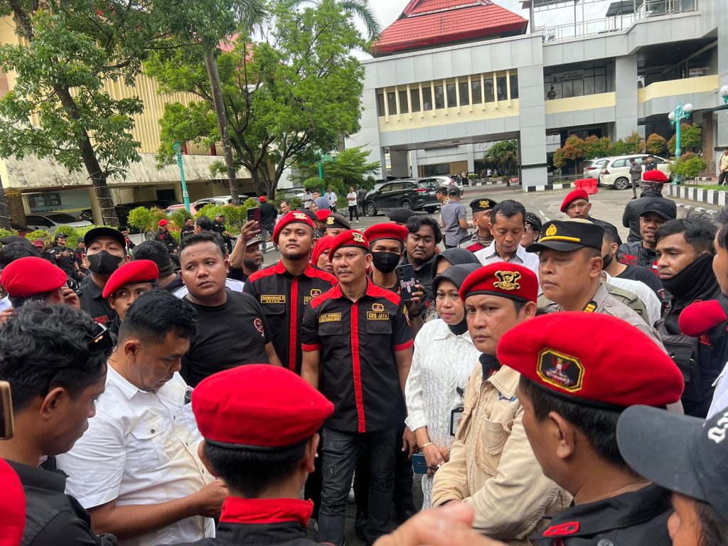 Bentuk Kepedulian ke Negara , Grib Jaya Sulsel Geruduk 3 Kantor di Makassar