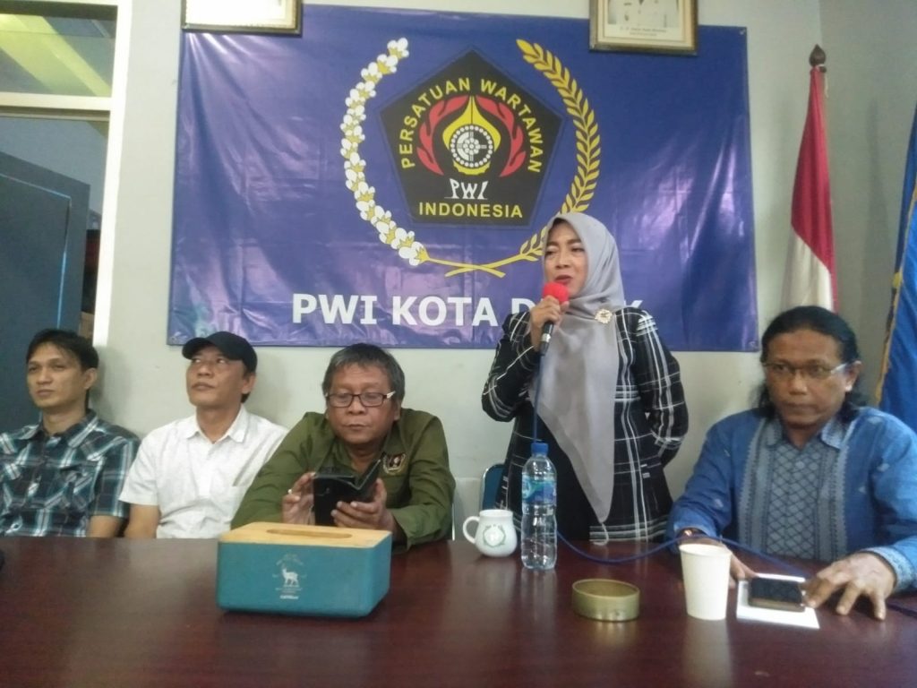 Kunjungi PWI Depok Supriatni Klarifikasi Terkait Insiden Pengusiran Wartawan Saat Giat Reses