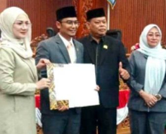 DPRD Depok Resmi Tetapkan Supian Suri -Chandra Rahmansyah Sebagai Wali Kota Dan Wakil Wali Kota Depok 2025 -2030