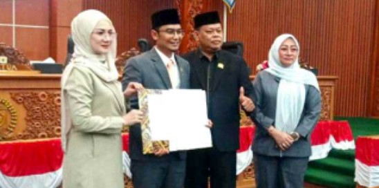 DPRD Depok Resmi Tetapkan Supian Suri -Chandra Rahmansyah Sebagai Wali Kota Dan Wakil Wali Kota Depok 2025 -2030