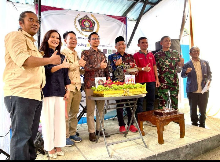 Dandim 0508 Depok Kolonel Infantri Imam Widhiarto Raih Piagam Penghargaan Progam Ketahanan Pangan Dari PWI Depok