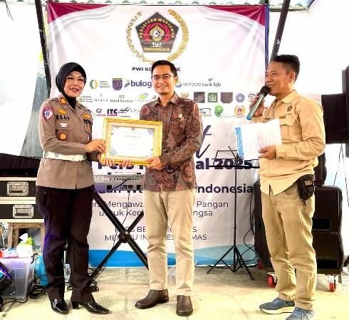 AKP Elly Padiansari Raih Penghargaan Penggerak Keselamatan Berlalulintas Di HPN 2025 PWI Depok
