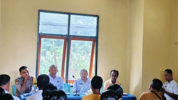 PLT Camat Sabu Timur Minta Kades Lurah dan Masyarakat Dukung Program Makan Bergizi Gratis 