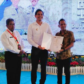 Bupati Indramayu Lakukan Pengukuhan dan Pemberian SK Duta Seni Indramayu