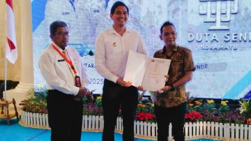 Bupati Indramayu Lakukan Pengukuhan dan Pemberian SK Duta Seni Indramayu