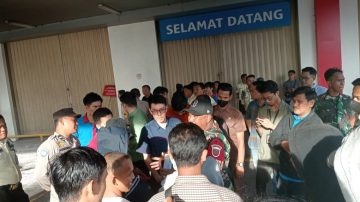 Babinsa Tengahi Demonstran yang Hampir Adu Jotos Bersama Karyawan Indogrosir Makassar