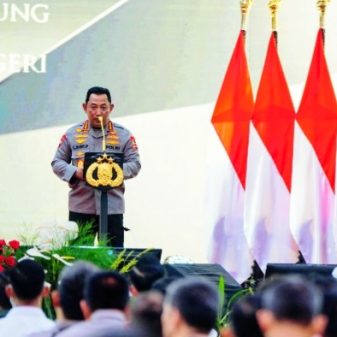 Gugur Lerai Bentrok di Maluku Utara, Kapolri Anugerahi Kenaikan Pangkat Anumerta Husni