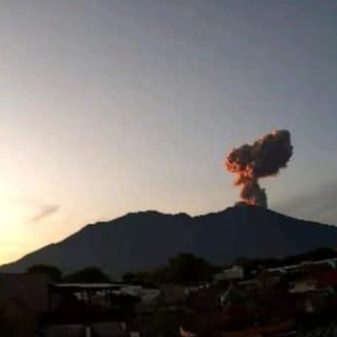 Sabtu 19 April Gunung Marapi Sumatera Barat Erupsi