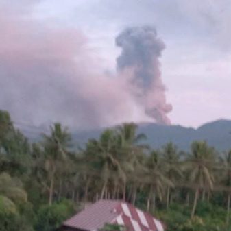 Gunung Dukono Maluku Utara Erupsi, Tinggi Kolom Abu 1400m