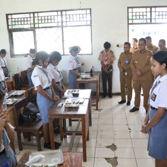 Gubernur NTT Tinjau Pelaksanaan MBG di SMAN 7 Kupang
