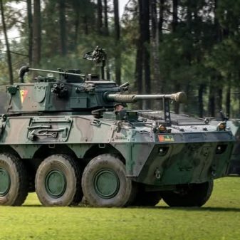 Kendaraan Tempur Badak 6×6 Kanon 90 mm