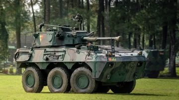 Kendaraan Tempur Badak 6×6 Kanon 90 mm