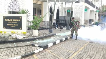 Sidoarjo : Cegah Nyamuk DBD, Yonkes 2 Marinir Gencar Fogging