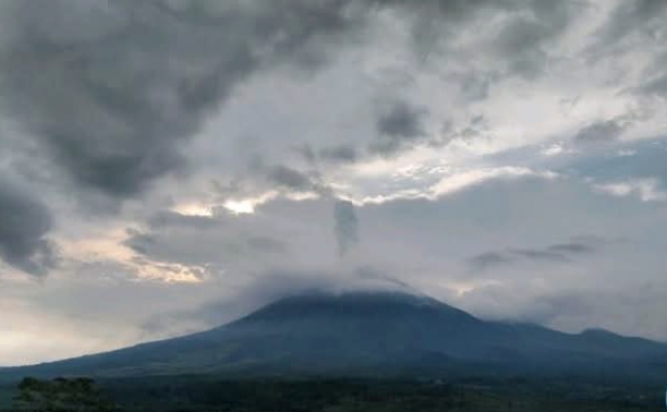 Gunung Semeru Jatim Erupsi, Tinggi Kolom Abu 1.300 Meter