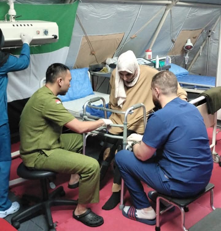 Peduli Kemanusiaan, Tenaga Kesehatan TNI Tangani Korban Gaza di Mesir