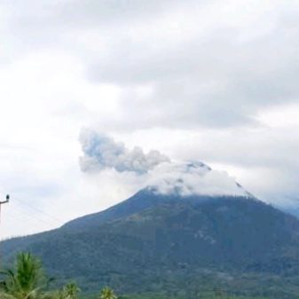 Gunung Lewotobi Masih Erupsi, 20 April