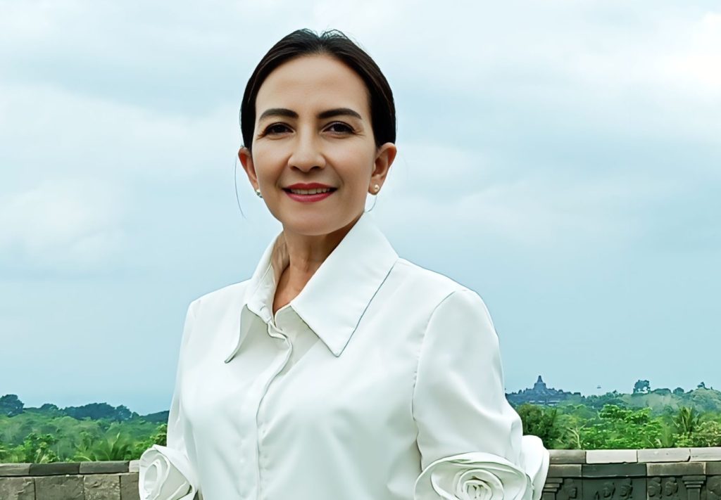 Dedikasi Perempuan Hebat Dewi Makes