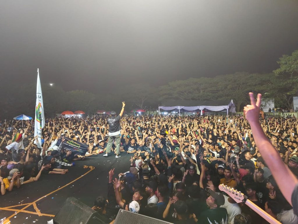 Pecah! Malam Puncak HUT Mekar Baru Ke-18 Dipadati Ribuan Penonton
