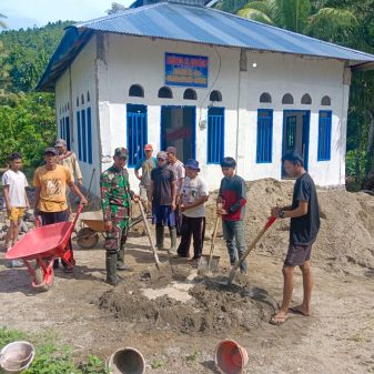 Babinsa dan Warga Salumpaga Gotong Royong Bangun Masjid Al-Hayyun