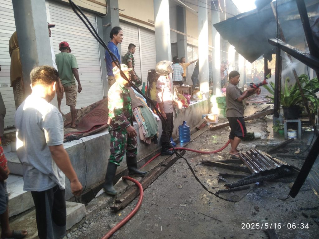 Gerak Cepat Anggota Koramil 1305-11/Galang dan Warga, Padamkan Kebakaran