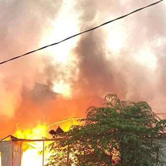 Kebakaran Hebat di Pasar Desa Sandana, Tujuh Rumah Ludes Dilalap Api