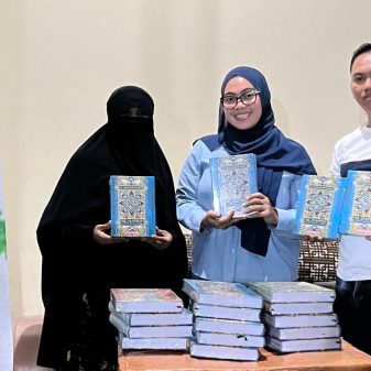 Program Literasi Keagamaan, Pemda Gowa Serahkan 100 Mushaf Al-Qur’an