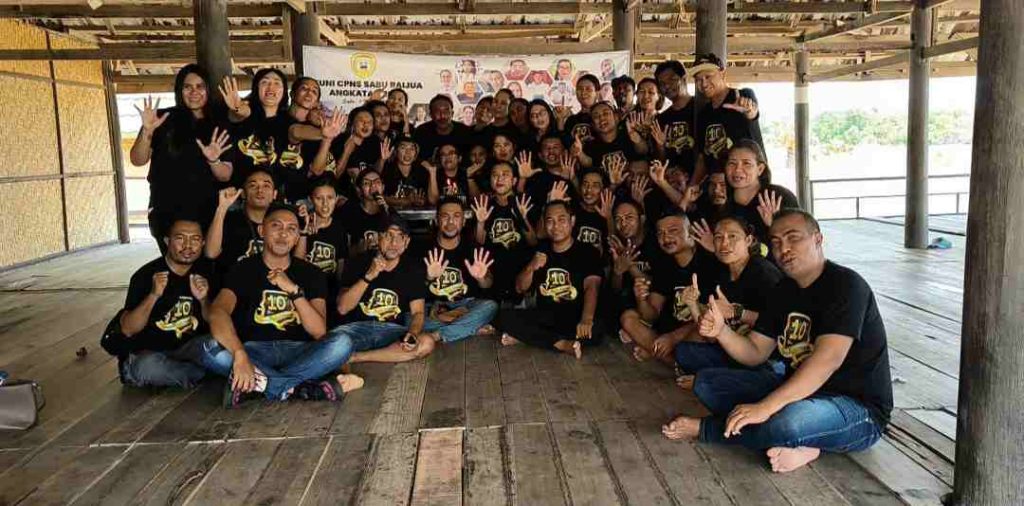 Sepuluh Tahun mengabdi di Sabu Raijua, PNS angkatan 2015 gelar Reuni dan Baksos