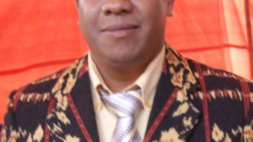 Terik Matahari dan Teduh Tenda :  Refleksi Hardiknas di Negeri Paradoks