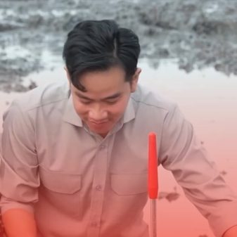 Masuk Sawah Wapres Gibran Ajak Semua Pihak Perkuat Visi Swasembada Pangan