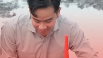 Masuk Sawah Wapres Gibran Ajak Semua Pihak Perkuat Visi Swasembada Pangan