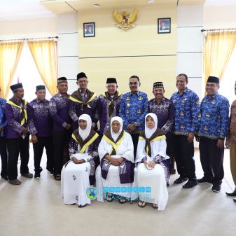 Wabup Nagekeo Gonzalo Lepas Keberangkatan Jemaah Calon Haji 2025
