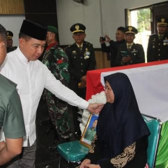 Panglima TNI Hadiri Upacara Pelepasan Jenazah Prajurit Korban Ledakan Munisi