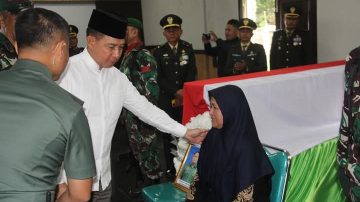 Panglima TNI Hadiri Upacara Pelepasan Jenazah Prajurit Korban Ledakan Munisi