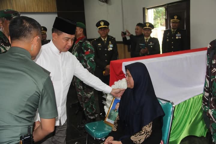 Panglima TNI Hadiri Upacara Pelepasan Jenazah Prajurit Korban Ledakan Munisi
